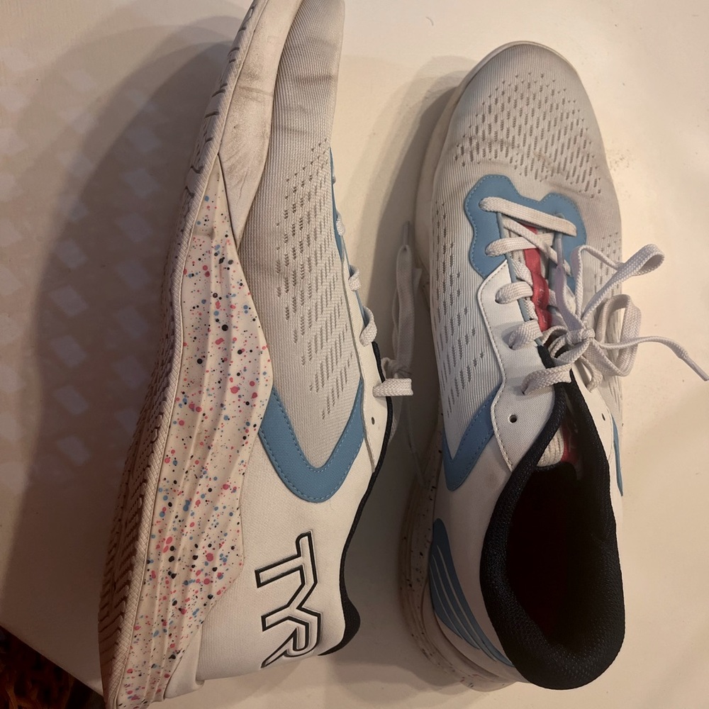 TYR trainers sneakers